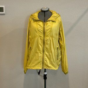 North Face windbreaker/rain jacket in size XL